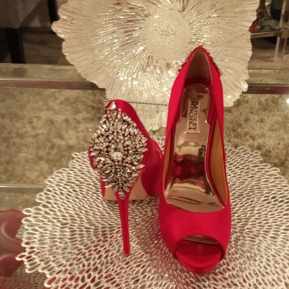 SIZE 10 RED BADGLEY MISCHKA HEELS With EMBELLISHMENT